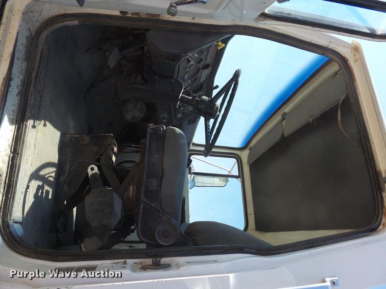 image for item J5443 1989 Ford LT8000 ready mix truck