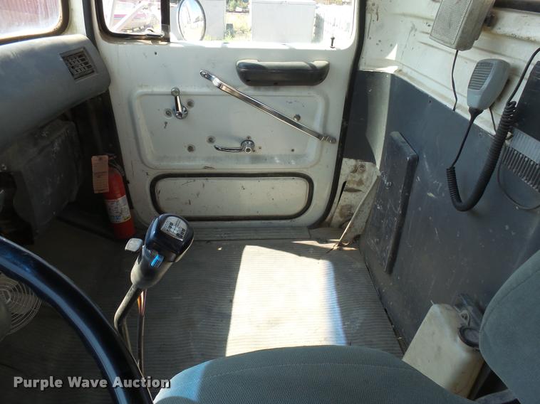 image for item J5443 1989 Ford LT8000 ready mix truck