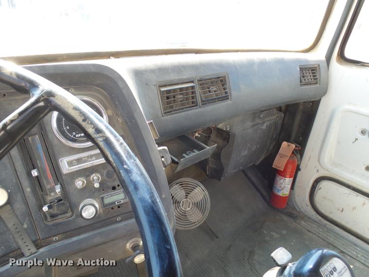 image for item J5443 1989 Ford LT8000 ready mix truck