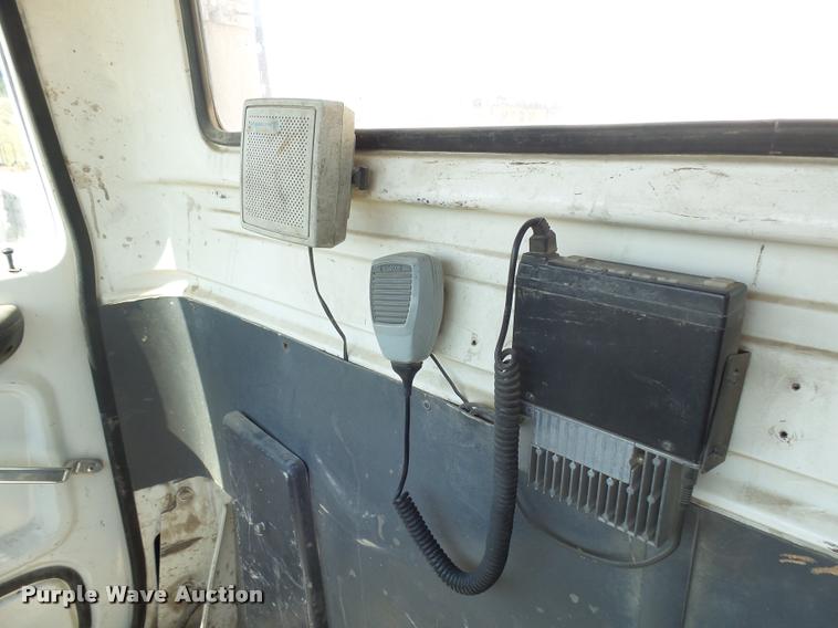 image for item J5443 1989 Ford LT8000 ready mix truck