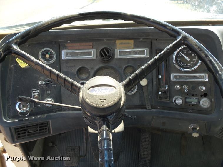 image for item J5443 1989 Ford LT8000 ready mix truck