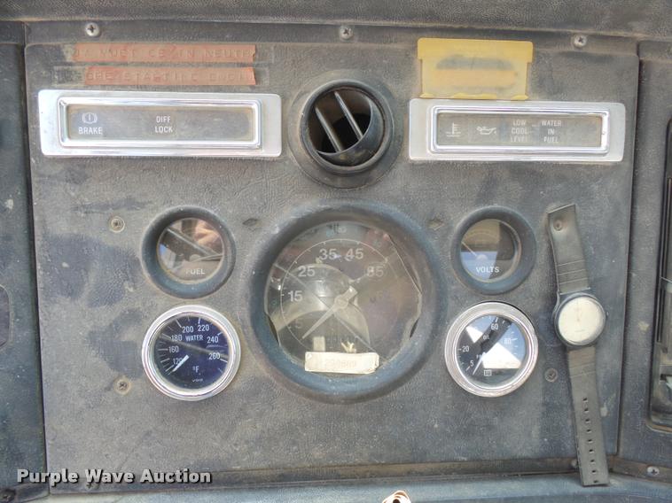 image for item J5443 1989 Ford LT8000 ready mix truck