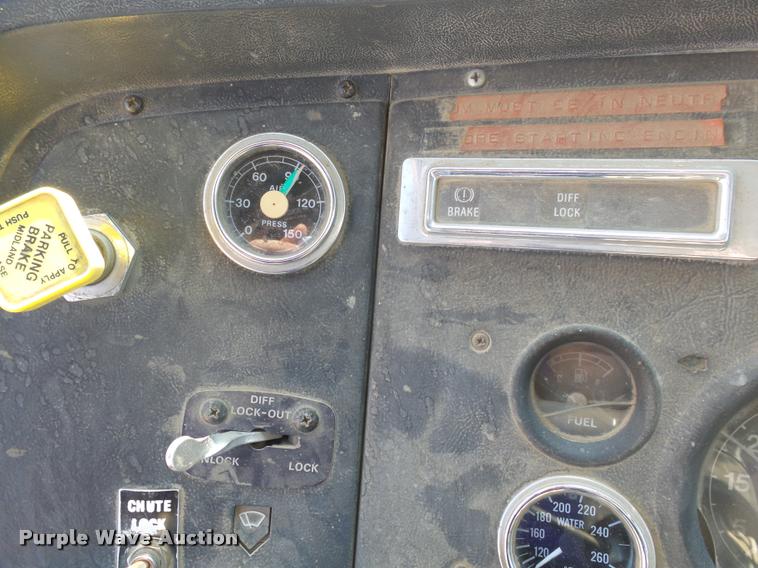 image for item J5443 1989 Ford LT8000 ready mix truck