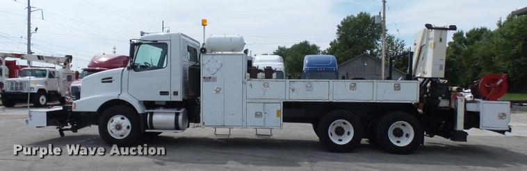 image for item K1780 2004 Volvo VHD rail road service truck with crane