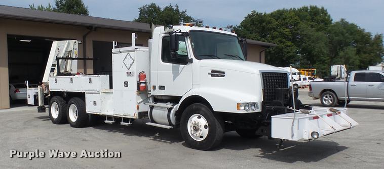 image for item K1780 2004 Volvo VHD rail road service truck with crane