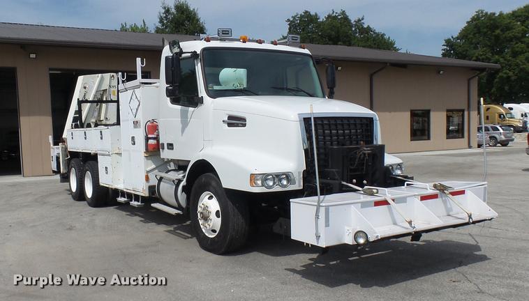 image for item K1780 2004 Volvo VHD rail road service truck with crane