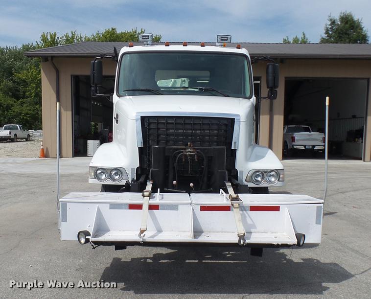 image for item K1780 2004 Volvo VHD rail road service truck with crane