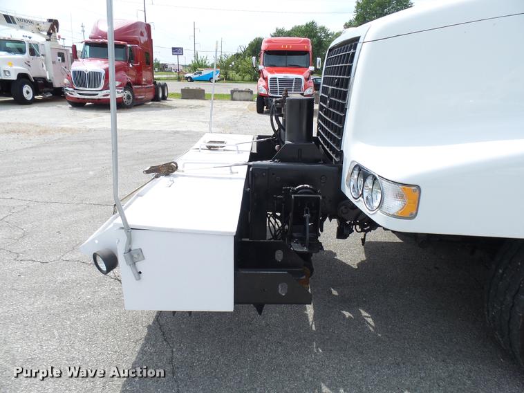 image for item K1780 2004 Volvo VHD rail road service truck with crane