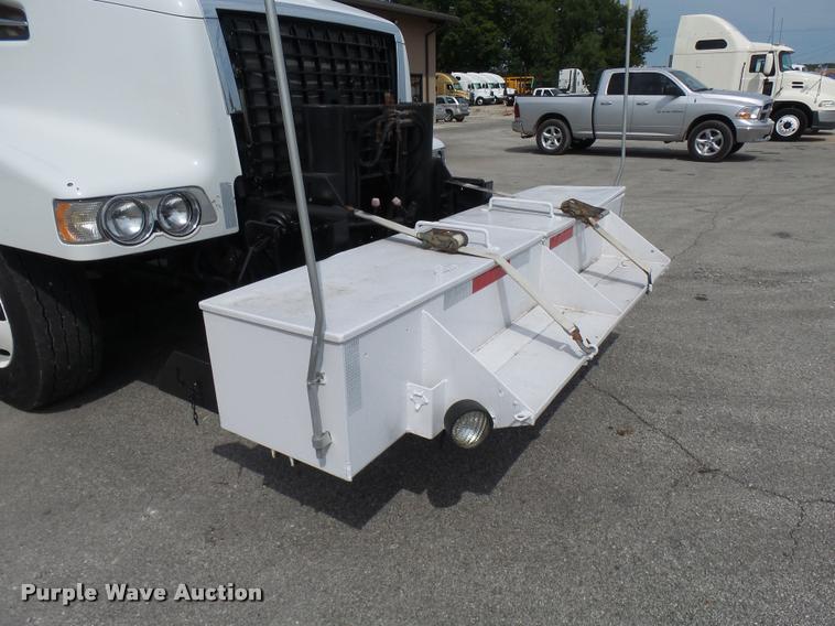 image for item K1780 2004 Volvo VHD rail road service truck with crane