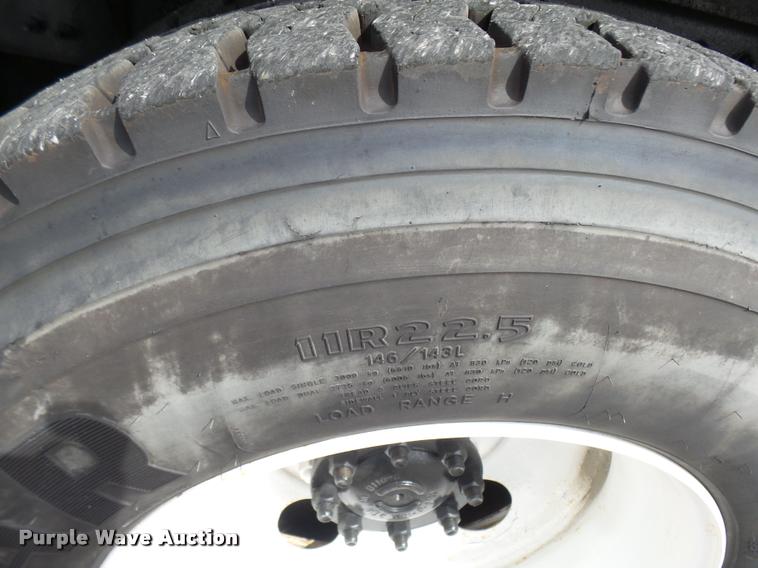 image for item K1780 2004 Volvo VHD rail road service truck with crane