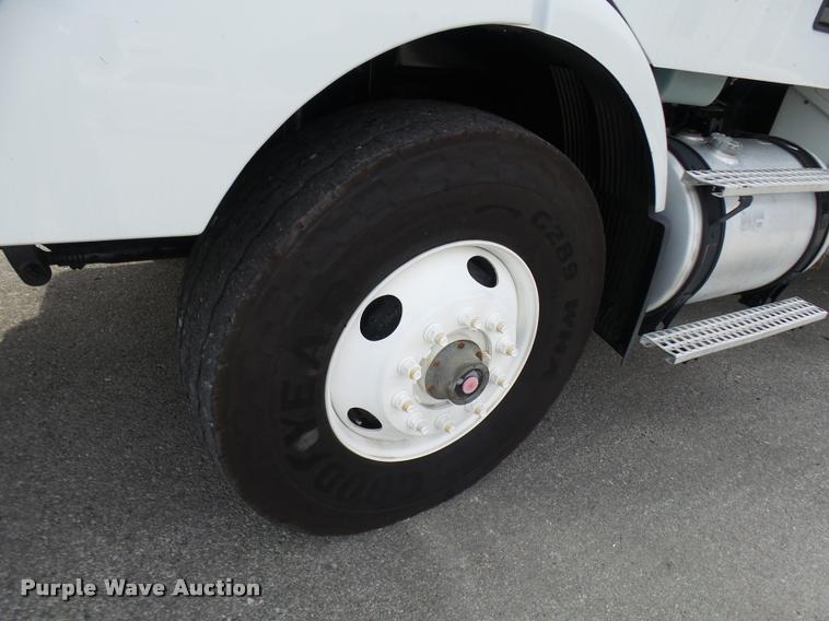 image for item K1780 2004 Volvo VHD rail road service truck with crane