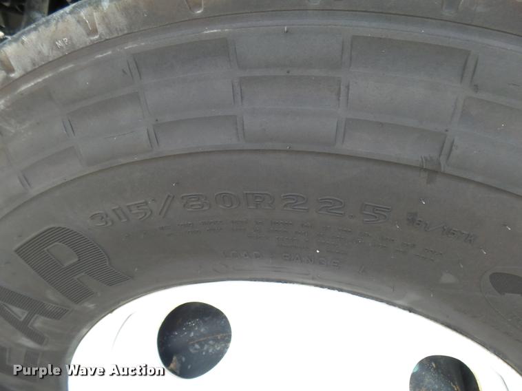 image for item K1780 2004 Volvo VHD rail road service truck with crane