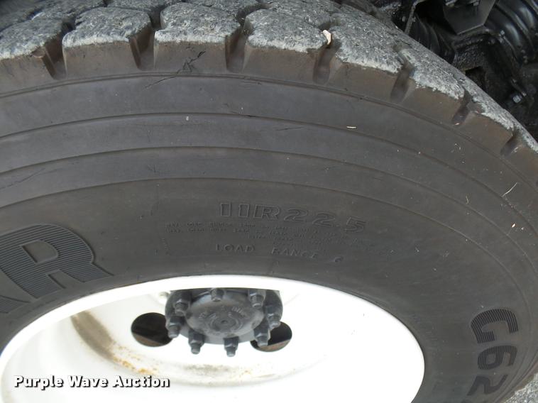 image for item K1780 2004 Volvo VHD rail road service truck with crane