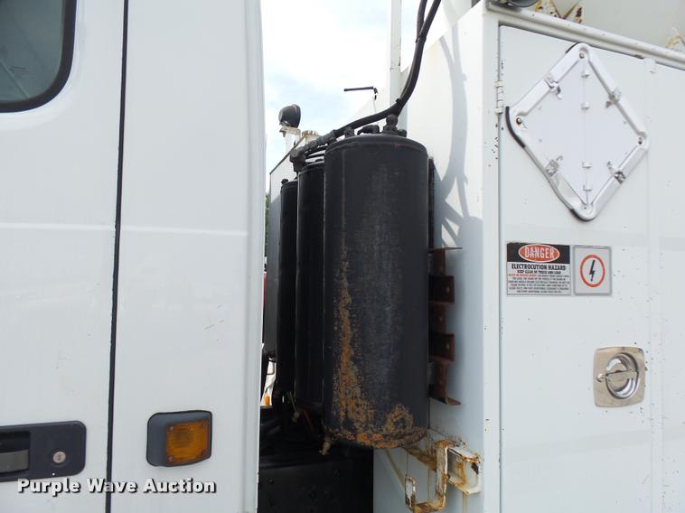 image for item K1780 2004 Volvo VHD rail road service truck with crane