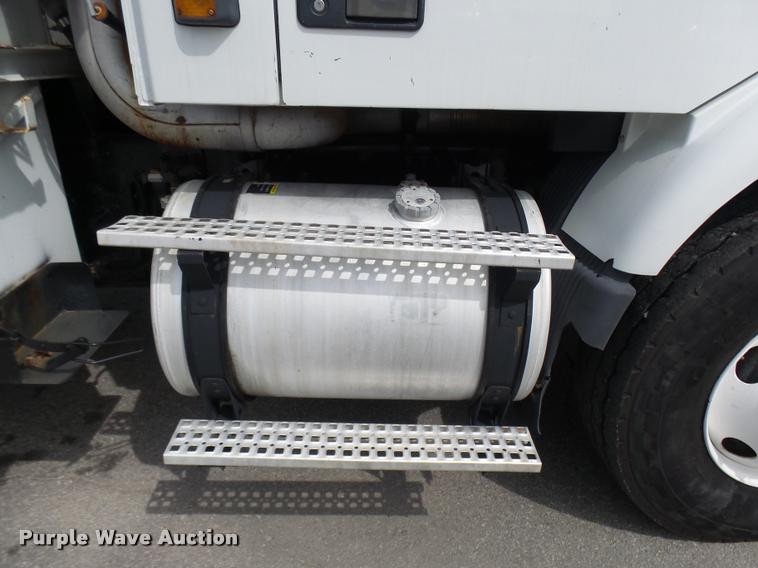 image for item K1780 2004 Volvo VHD rail road service truck with crane