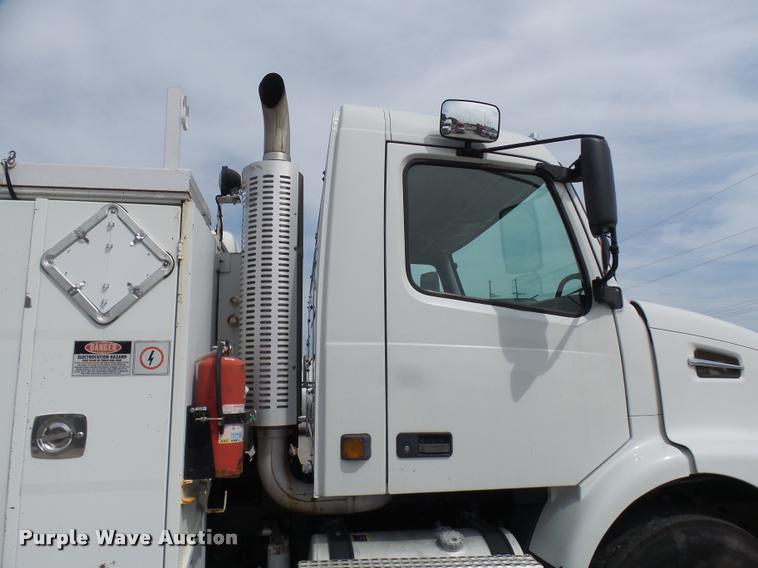 image for item K1780 2004 Volvo VHD rail road service truck with crane