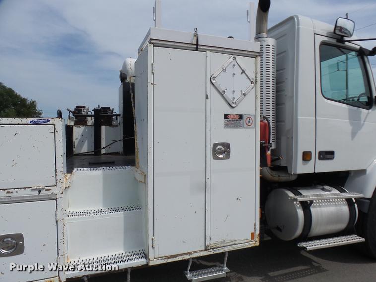 image for item K1780 2004 Volvo VHD rail road service truck with crane