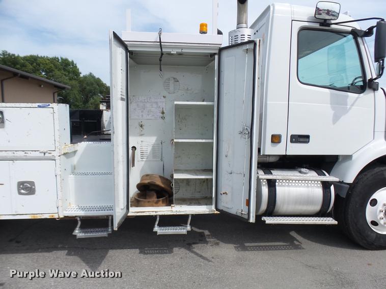 image for item K1780 2004 Volvo VHD rail road service truck with crane