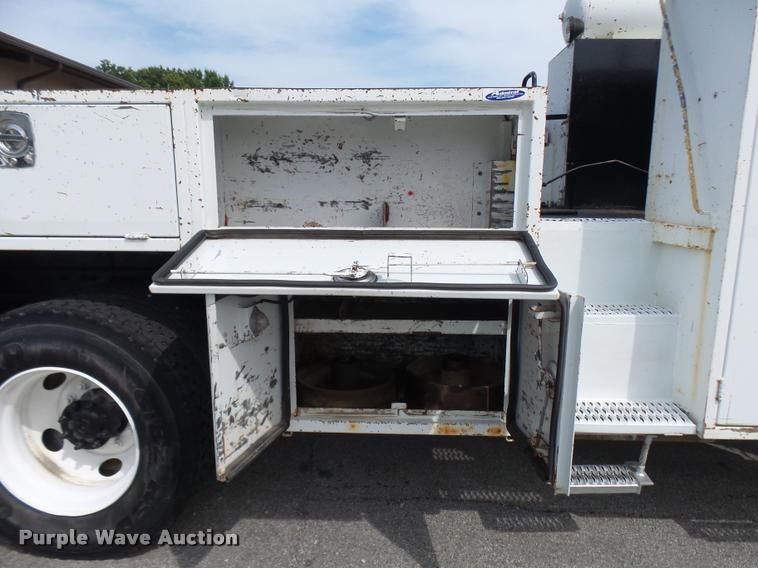 image for item K1780 2004 Volvo VHD rail road service truck with crane