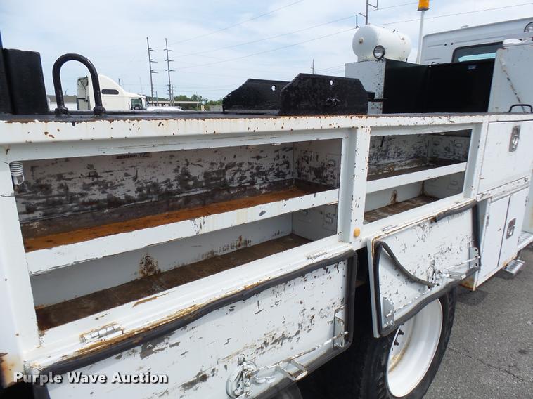 image for item K1780 2004 Volvo VHD rail road service truck with crane