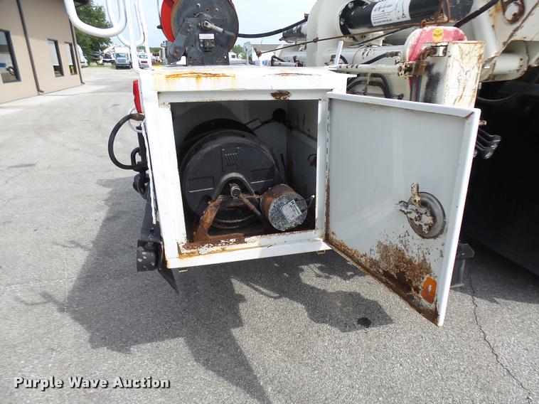 image for item K1780 2004 Volvo VHD rail road service truck with crane