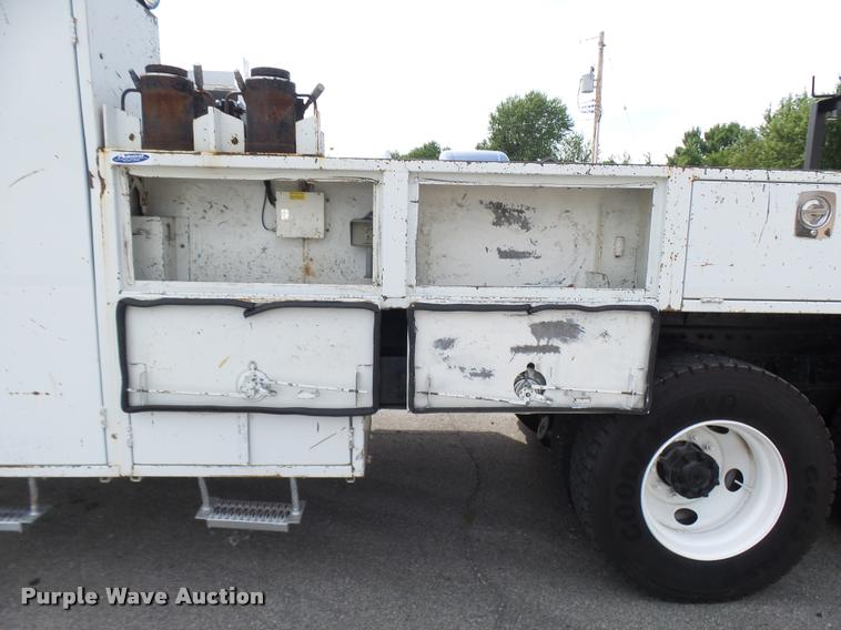 image for item K1780 2004 Volvo VHD rail road service truck with crane