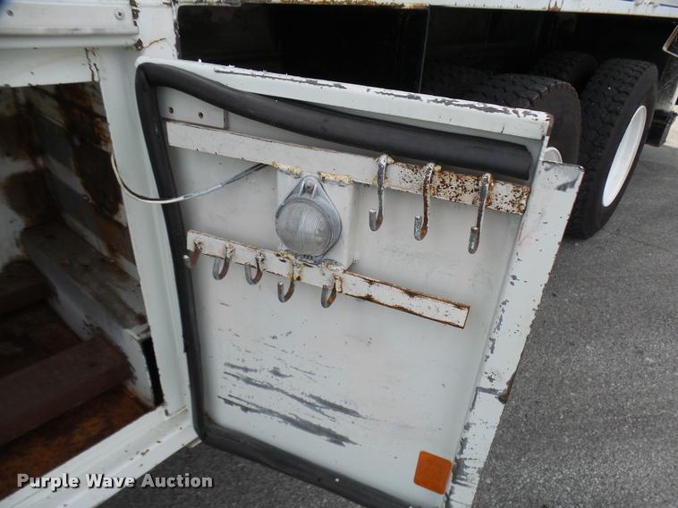 image for item K1780 2004 Volvo VHD rail road service truck with crane