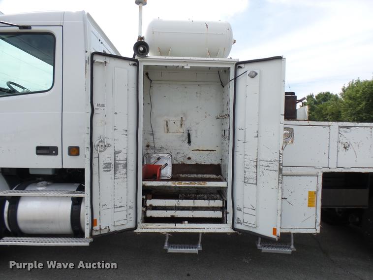 image for item K1780 2004 Volvo VHD rail road service truck with crane