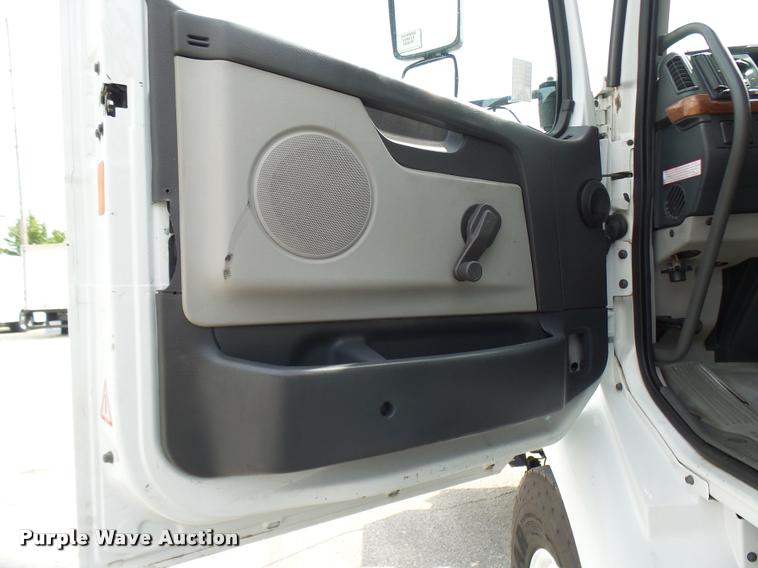 image for item K1780 2004 Volvo VHD rail road service truck with crane