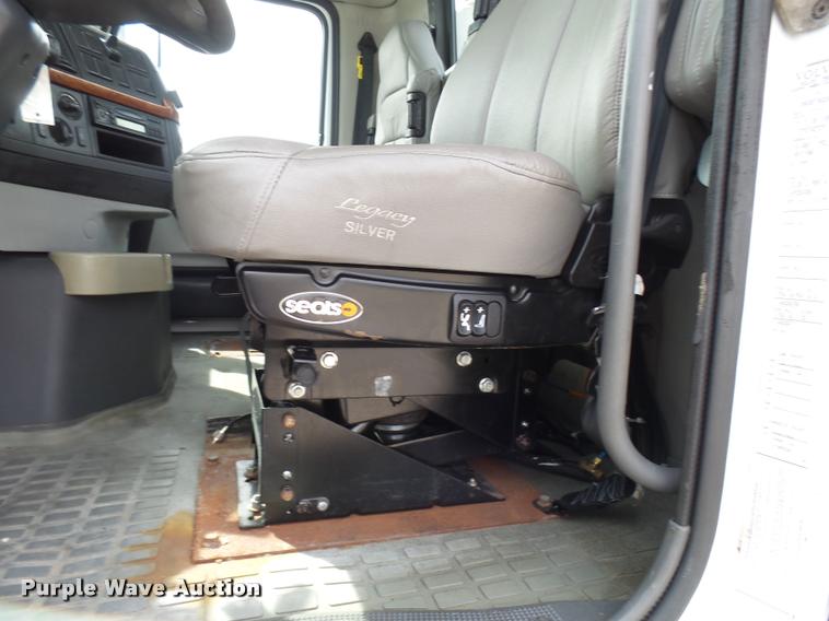 image for item K1780 2004 Volvo VHD rail road service truck with crane