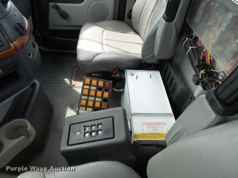 image for item K1780 2004 Volvo VHD rail road service truck with crane