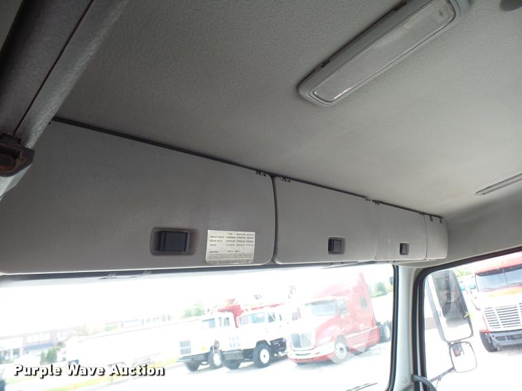 image for item K1780 2004 Volvo VHD rail road service truck with crane