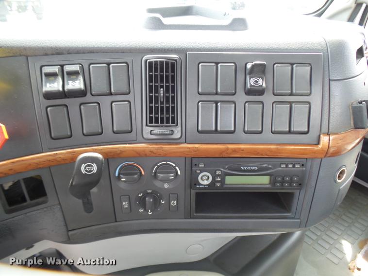 image for item K1780 2004 Volvo VHD rail road service truck with crane