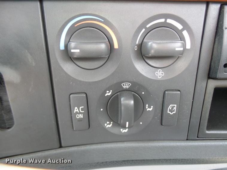 image for item K1780 2004 Volvo VHD rail road service truck with crane