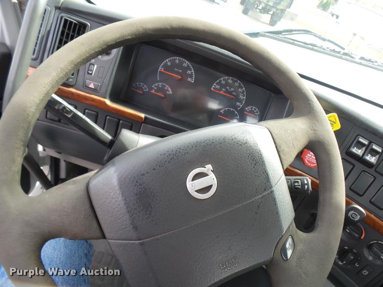 image for item K1780 2004 Volvo VHD rail road service truck with crane