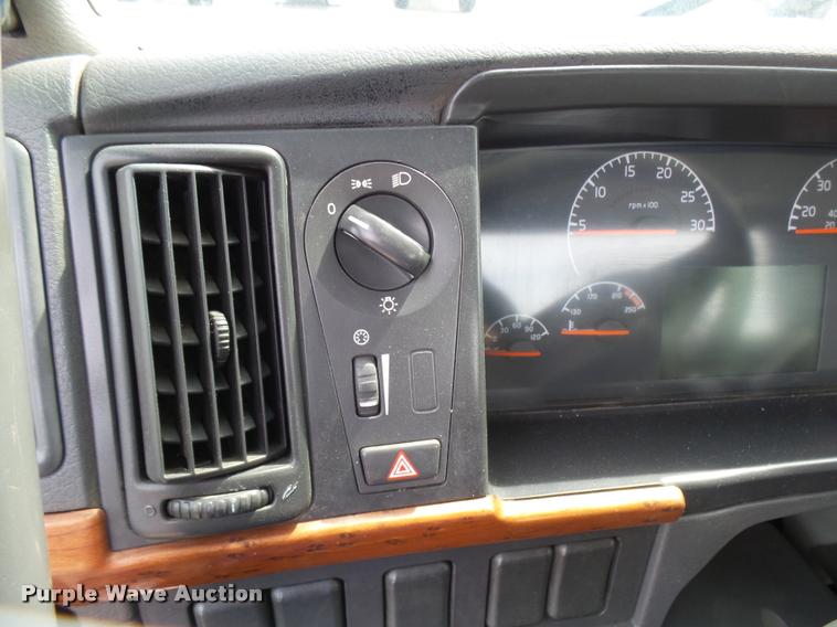 image for item K1780 2004 Volvo VHD rail road service truck with crane