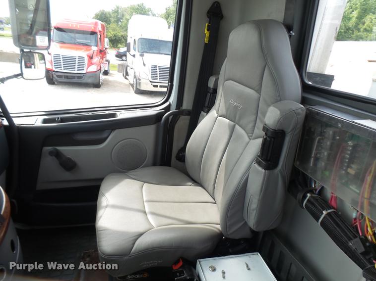 image for item K1780 2004 Volvo VHD rail road service truck with crane