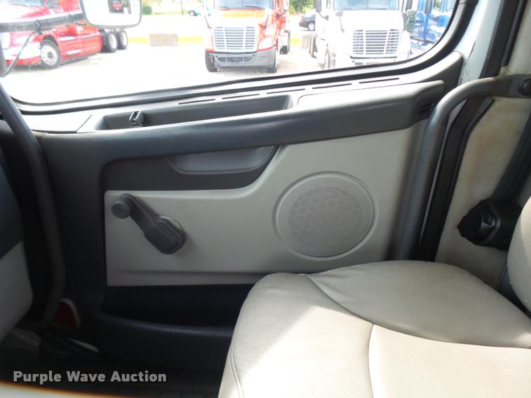 image for item K1780 2004 Volvo VHD rail road service truck with crane