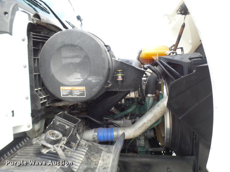 image for item K1780 2004 Volvo VHD rail road service truck with crane