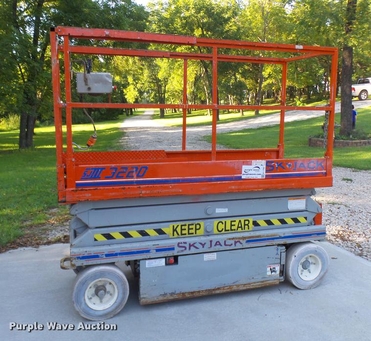 image for item K1782 Sky Jack SJIII 3220 scissor lift
