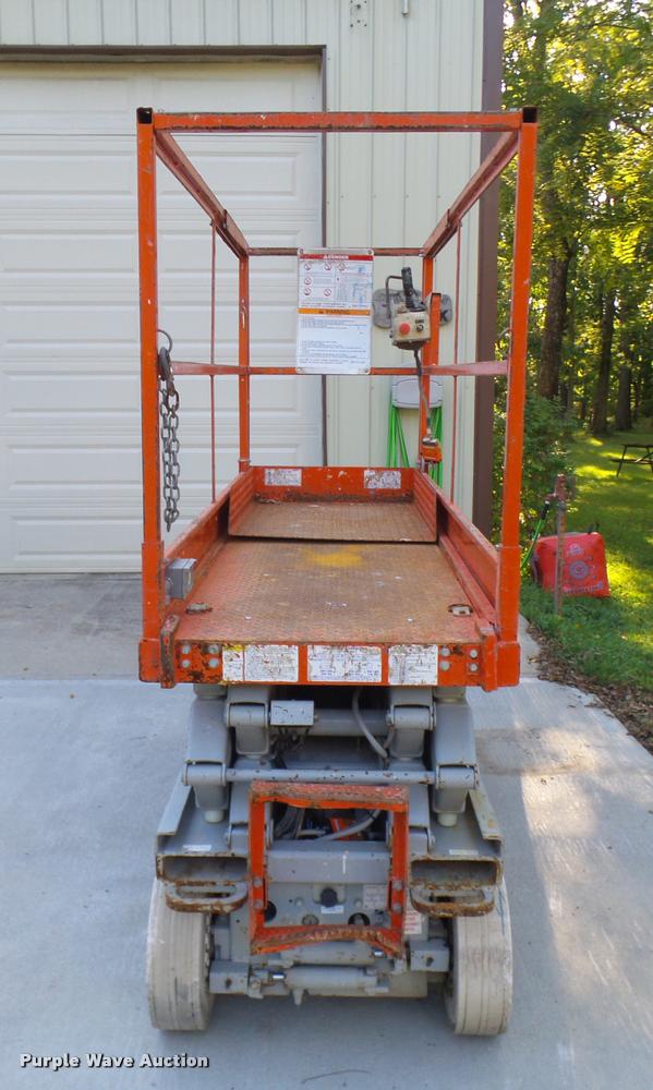 image for item K1782 Sky Jack SJIII 3220 scissor lift