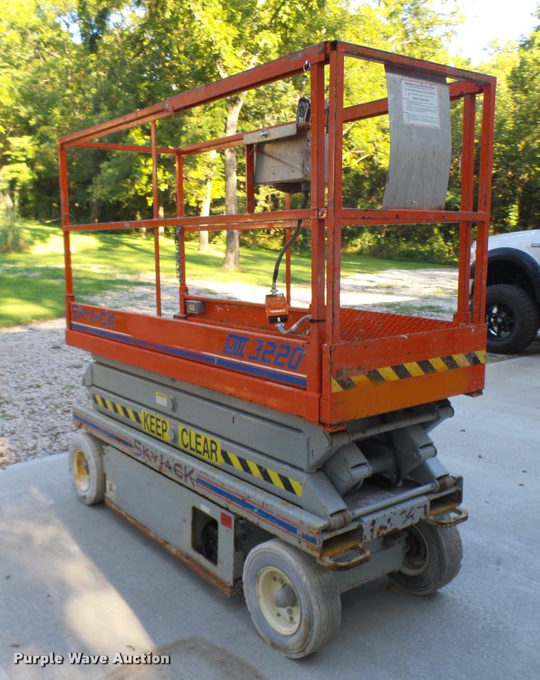 image for item K1782 Sky Jack SJIII 3220 scissor lift
