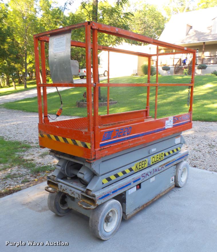 image for item K1782 Sky Jack SJIII 3220 scissor lift