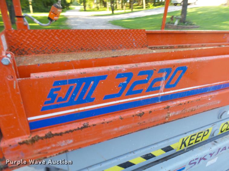 image for item K1782 Sky Jack SJIII 3220 scissor lift