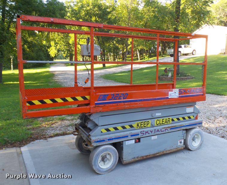 image for item K1782 Sky Jack SJIII 3220 scissor lift