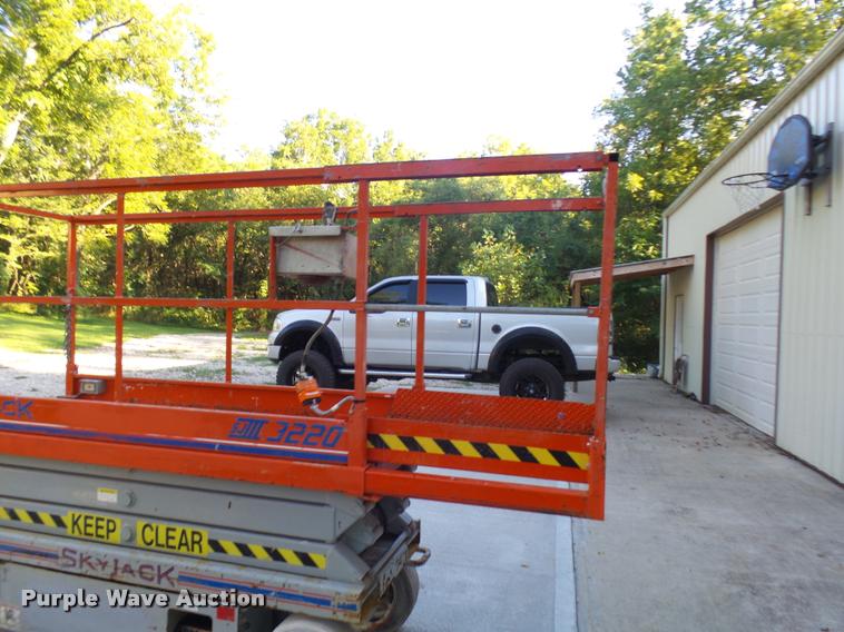 image for item K1782 Sky Jack SJIII 3220 scissor lift
