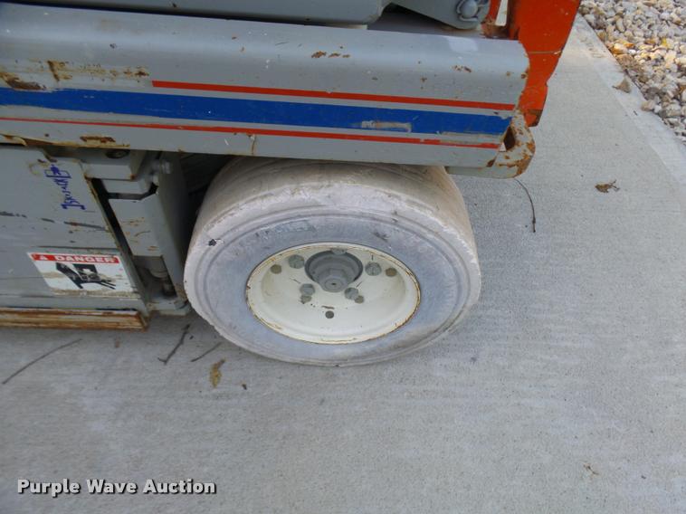 image for item K1782 Sky Jack SJIII 3220 scissor lift