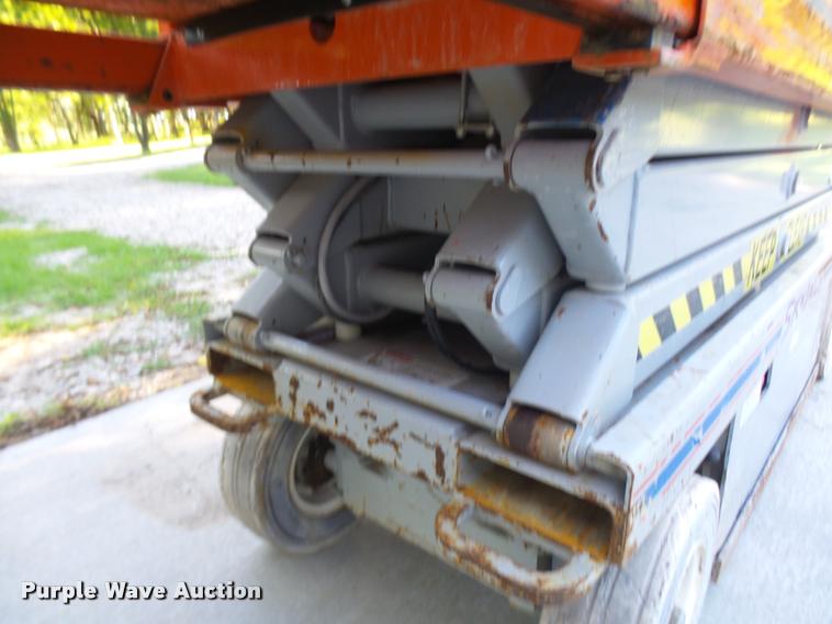 image for item K1782 Sky Jack SJIII 3220 scissor lift