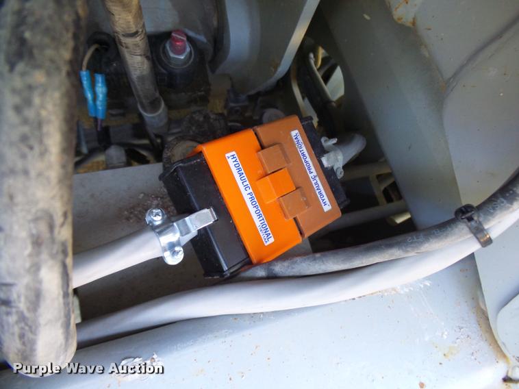 image for item K1782 Sky Jack SJIII 3220 scissor lift