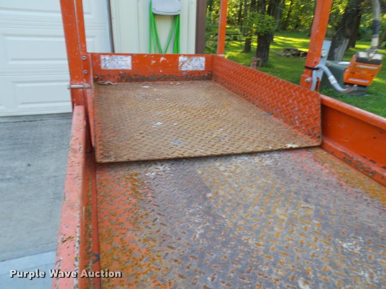 image for item K1782 Sky Jack SJIII 3220 scissor lift